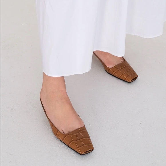 Toteme The Mule  Croc-Embossed Flats - Picture 3 of 10